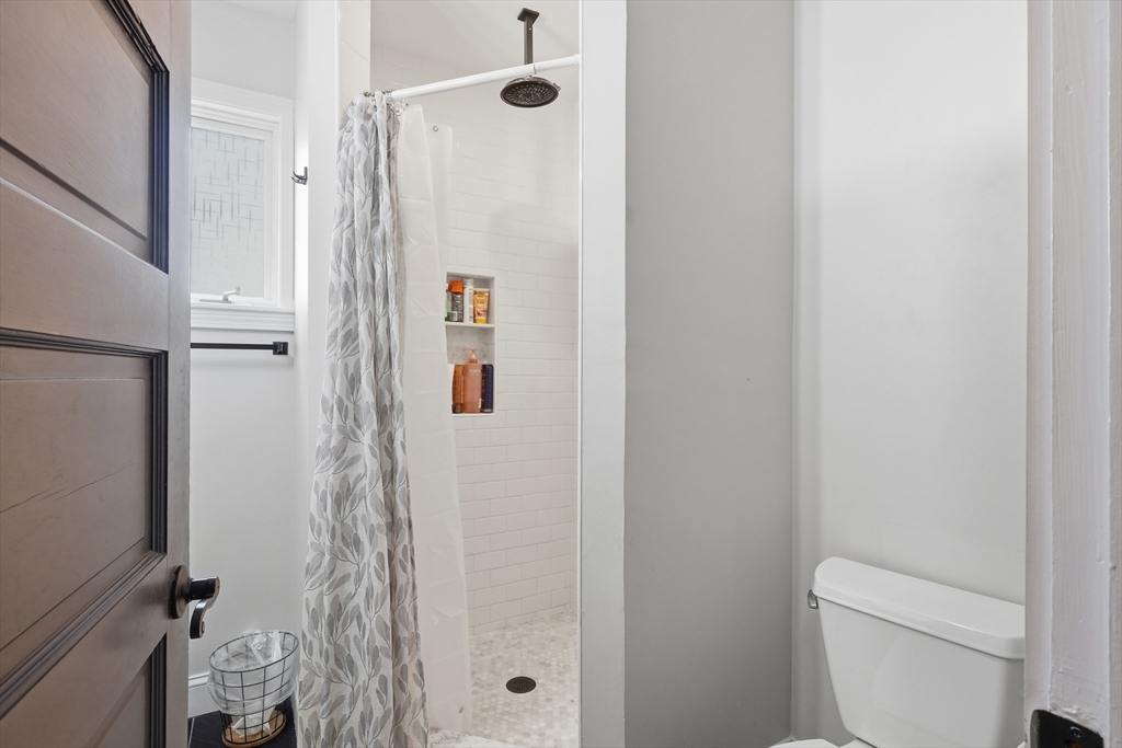 20 Oak Hill Road Saugus, MA 01906 - Photo 14 of 42