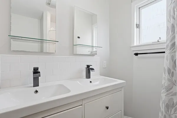 $699,999 | 20 Oak Hill Road, Saugus, MA 01906