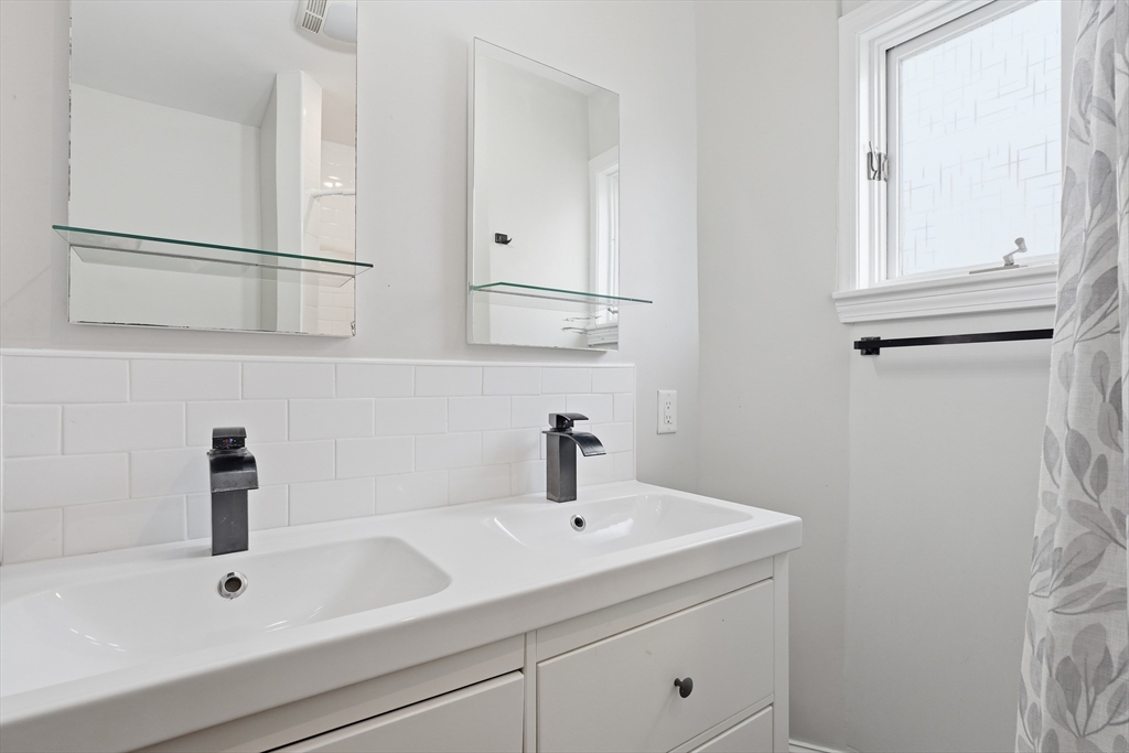 20 Oak Hill Road Saugus, MA 01906 - Photo 15 of 42