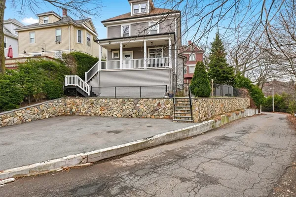 $699,999 | 20 Oak Hill Road, Saugus, MA 01906