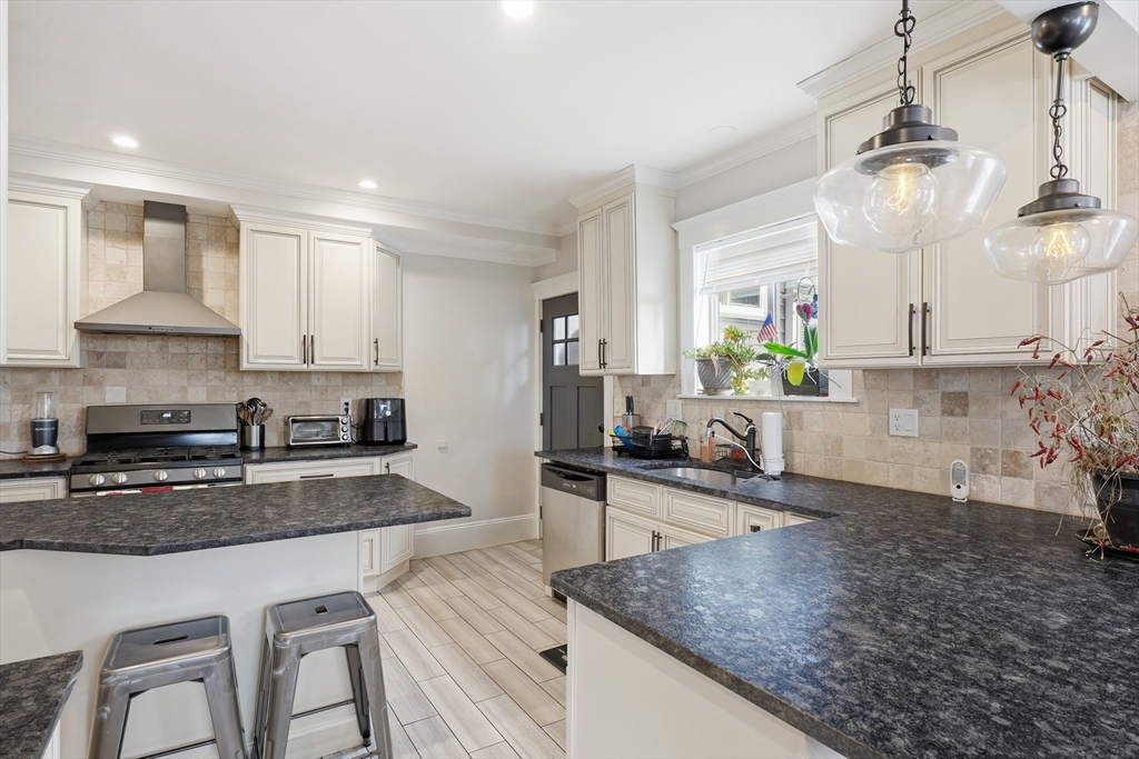 20 Oak Hill Road Saugus, MA 01906 - Photo 7 of 42