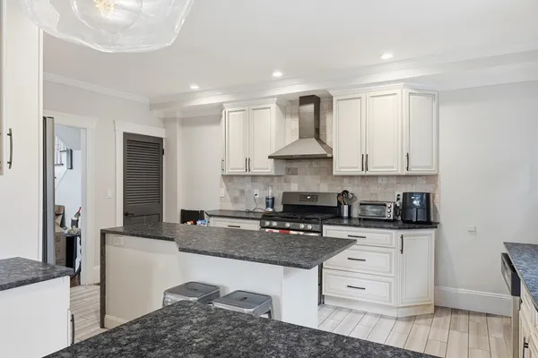 $699,999 | 20 Oak Hill Road, Saugus, MA 01906