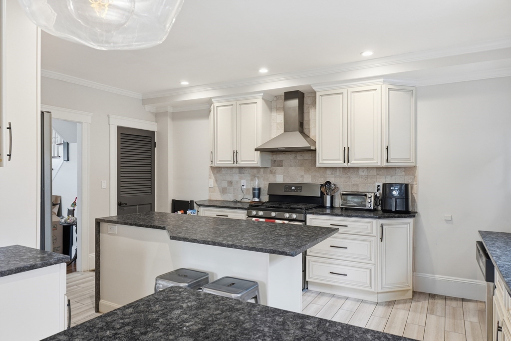 20 Oak Hill Road Saugus, MA 01906 - Photo 8 of 42