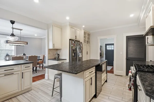 $699,999 | 20 Oak Hill Road, Saugus, MA 01906