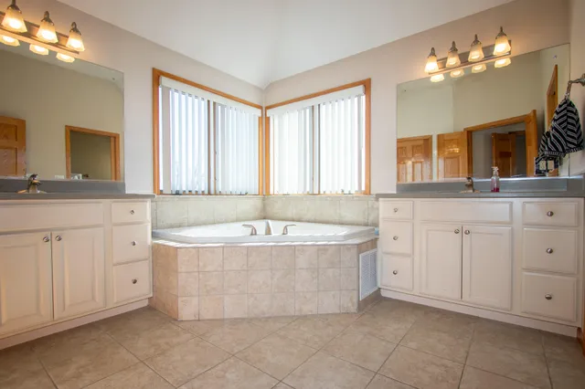 $555,000 | 9741 Whitehall Garden, Munster, IN 46321