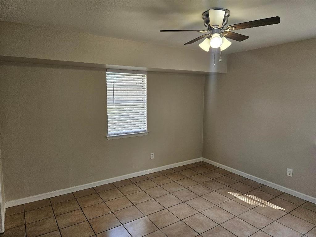 3511 Casa Ridge Drive Mesquite, TX 75150 - Photo 15 of 29 an empty room with a window