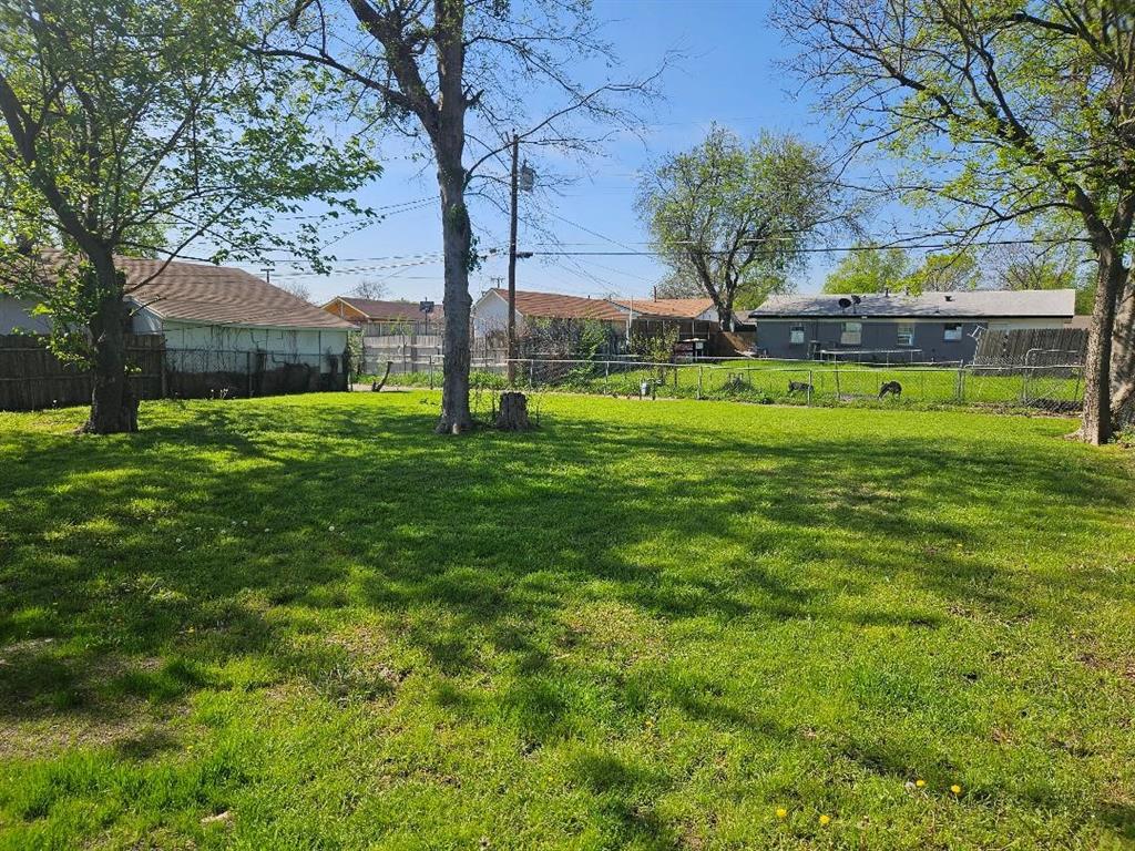 3511 Casa Ridge Drive Mesquite, TX 75150 - Photo 29 of 29 a view of backyard with green space