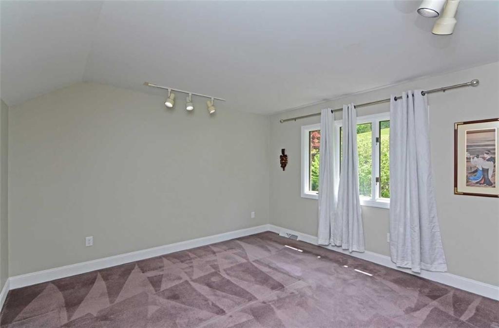 529 Fairview Road Pittsburgh, PA 15238 - Photo 16 of 24 Gallery Image 16