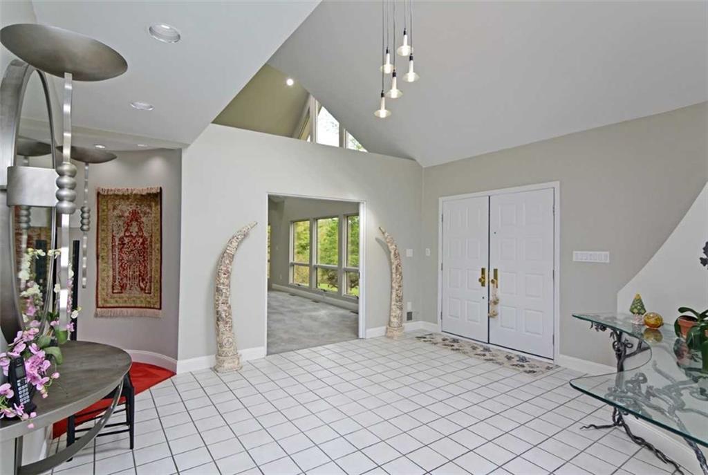 529 Fairview Road Pittsburgh, PA 15238 - Photo 4 of 24 Gallery Image 4