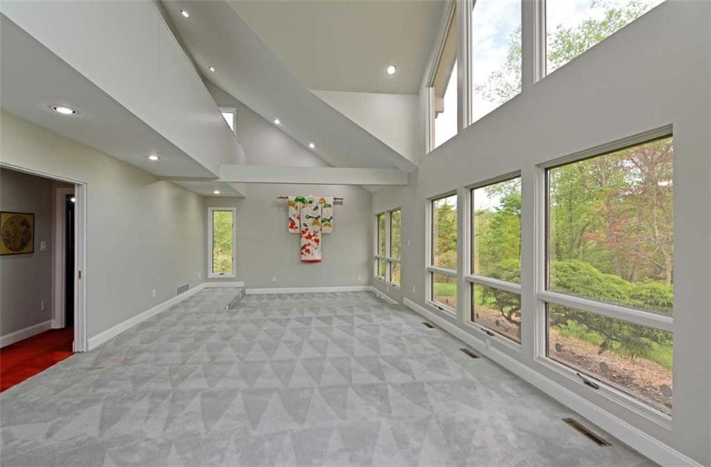 529 Fairview Road Pittsburgh, PA 15238 - Photo 6 of 24 Gallery Image 6