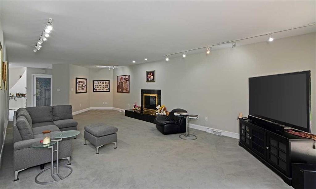 529 Fairview Road Pittsburgh, PA 15238 - Photo 8 of 24 Gallery Image 8