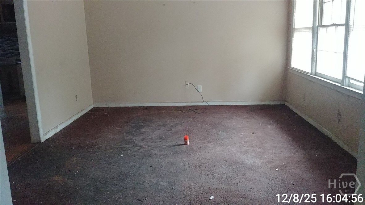 6916 Key Street Savannah, GA 31406 - Photo 3 of 20 living room