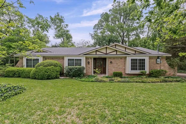 $349,900 | 805 Evelyn Drive, Lorena, TX 76655