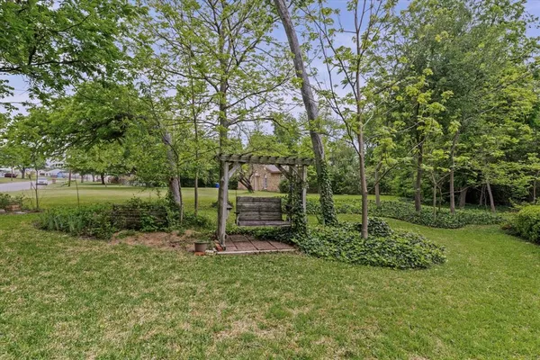 $349,900 | 805 Evelyn Drive, Lorena, TX 76655