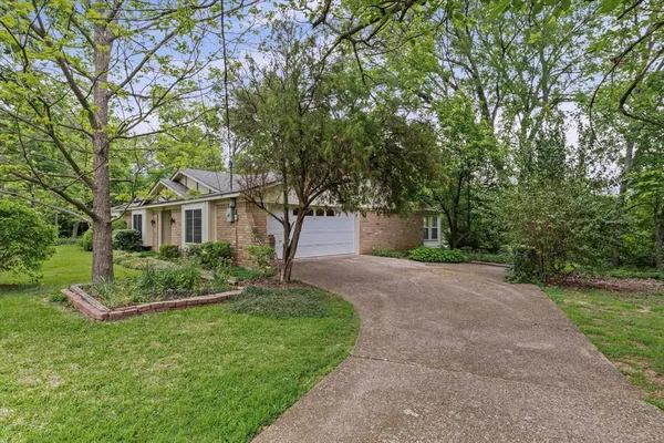 $349,900 | 805 Evelyn Drive, Lorena, TX 76655