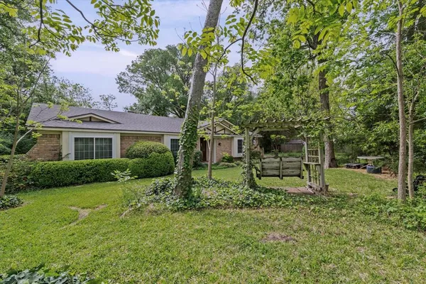 $349,900 | 805 Evelyn Drive, Lorena, TX 76655