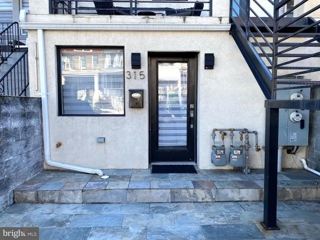 $2,700 | 315 T Street Northeast, Unit 1, Washington, DC 20002