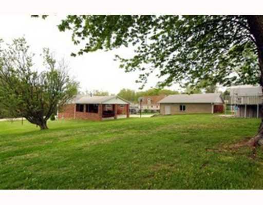 420 Country Club Road Washington, PA 15301 - Photo 6 of 9 Yard/Garden.