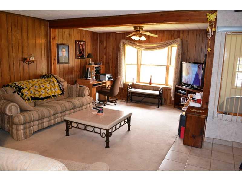 2610 Douglas Run Road Elizabeth, PA 15037 - Photo 3 of 14 Family Room.