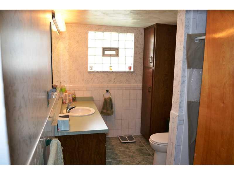 2610 Douglas Run Road Elizabeth, PA 15037 - Photo 5 of 14 Full Bath.