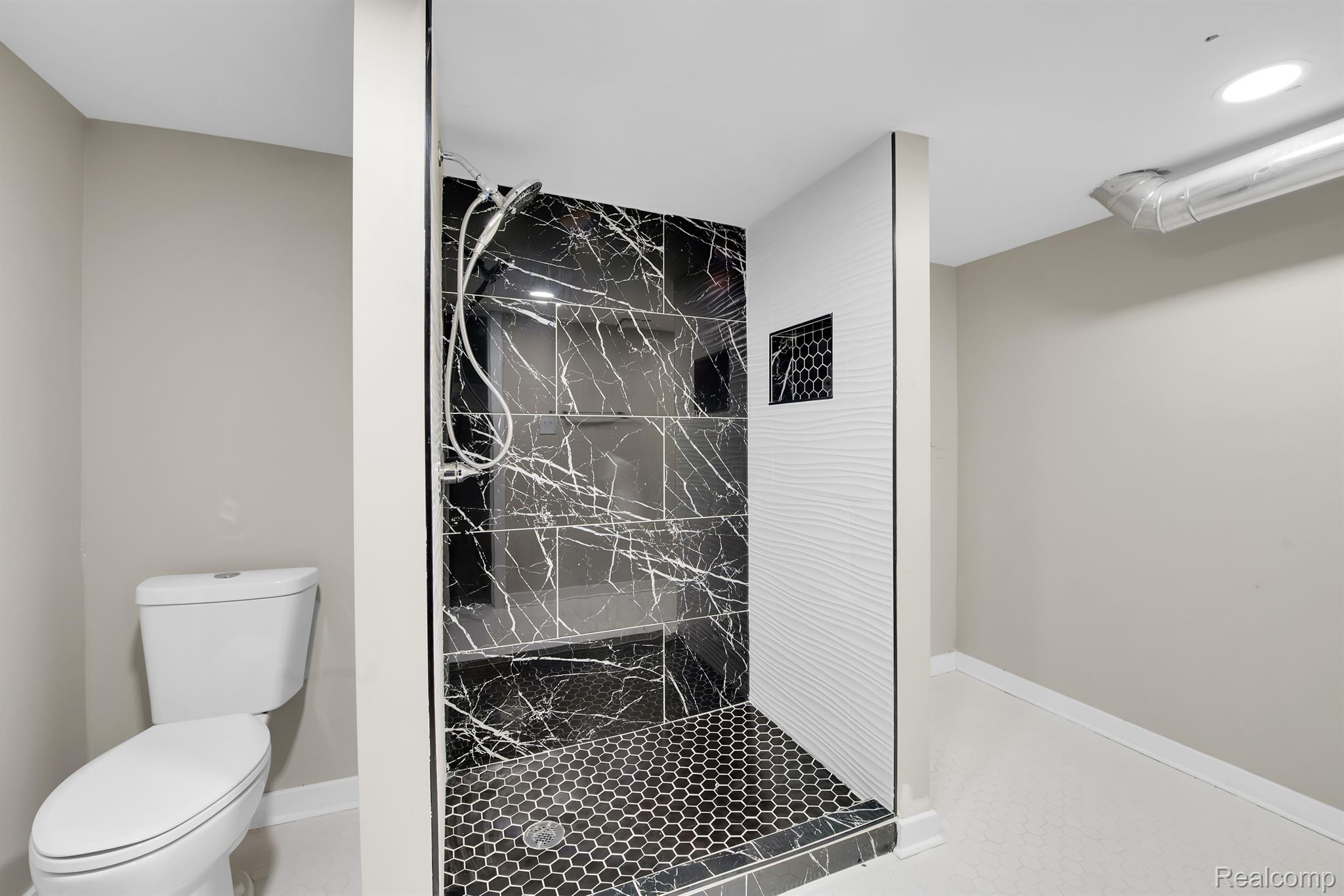 6791 Evergreen Road Detroit, MI 48228 - Photo 10 of 13 bathroom basement