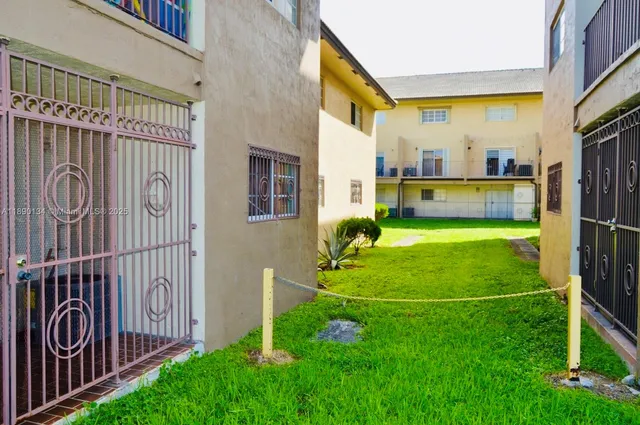 $260,000 | 8851 Northwest 119th Street, Unit 6117, Hialeah Gardens, FL 33018