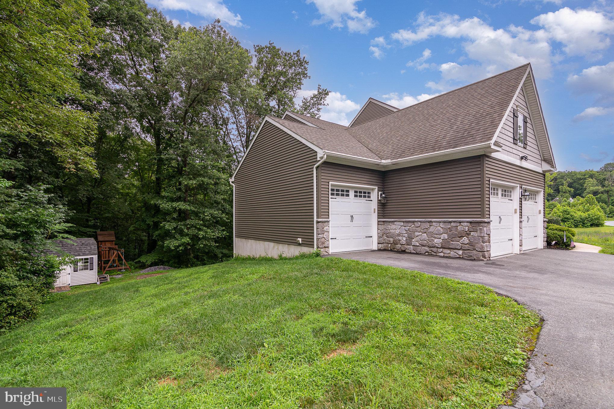 116 Freys Road Elizabethtown, PA 17022 - Photo 3 of 38