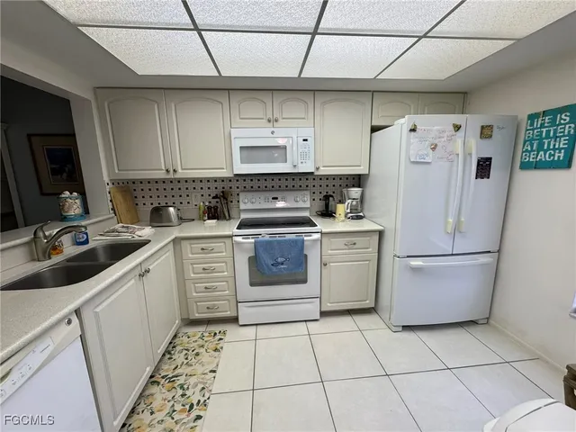 $2,000 | 5455 Peppertree Drive, Unit 7, Fort Myers, FL 33908