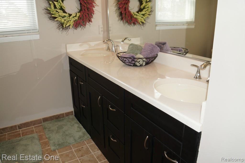 2155 West Wattles Road Troy, MI 48098 - Photo 16 of 28 DSC00190.jpg