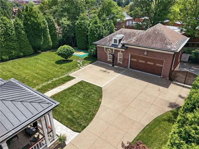 a view of a backyard with sitting area