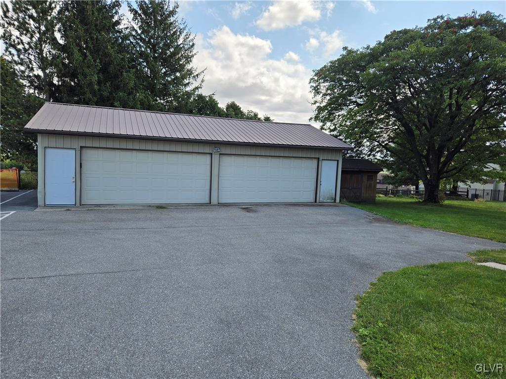 5189 Springmill Road Whitehall, PA 18052 - Photo 8 of 9 Garages