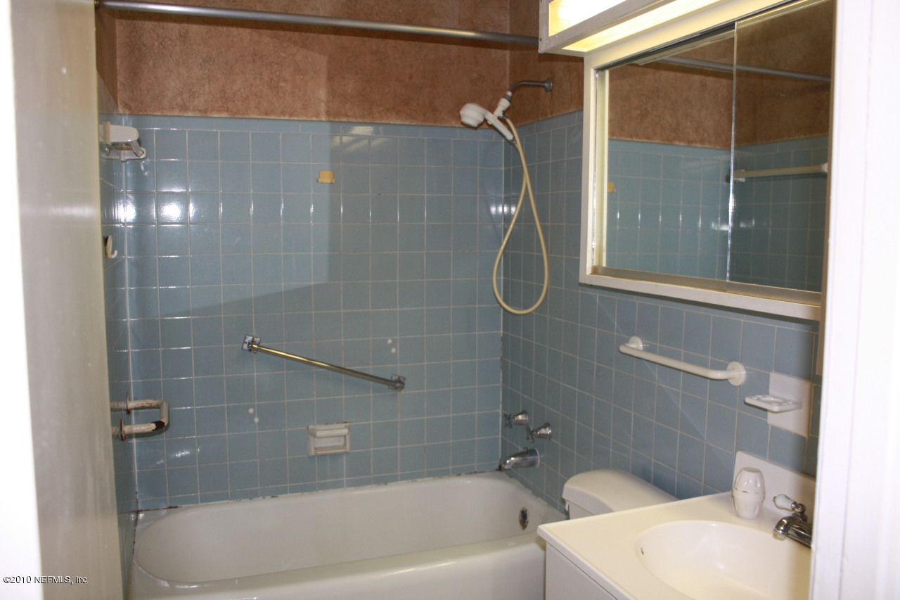 3762 Marianna Road Jacksonville, FL 32217 - Photo 6 of 12 BATHROOM 2