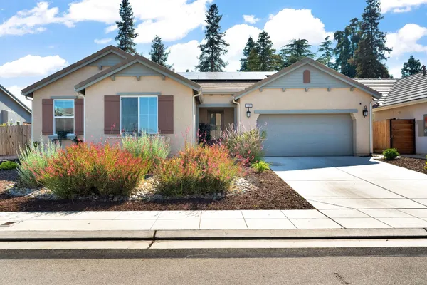 $595,000 | 1807 Las Rosas Avenue, Clovis, CA 93619