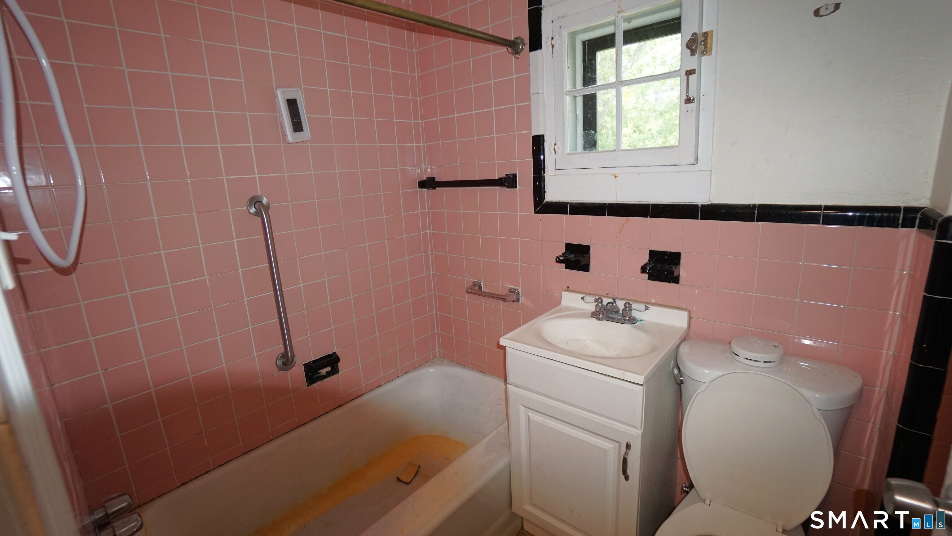 245 Deerfield Road Windsor, CT 06095 - Photo 19 of 27 Rear Apartment full bath w/tub.