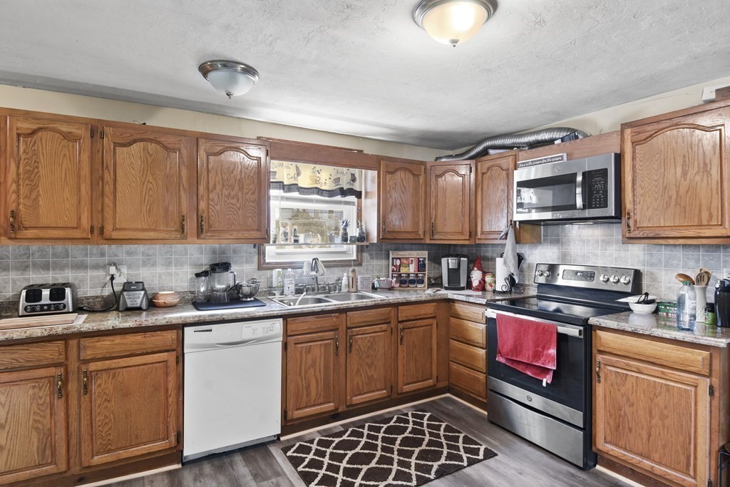 99-101 Longfellow Road Worcester, MA 01602 - Photo 9 of 35 Gallery Image 9