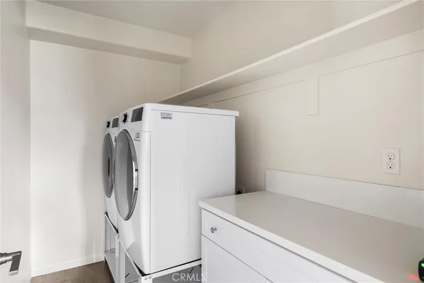 a view of a chair and table in backyard