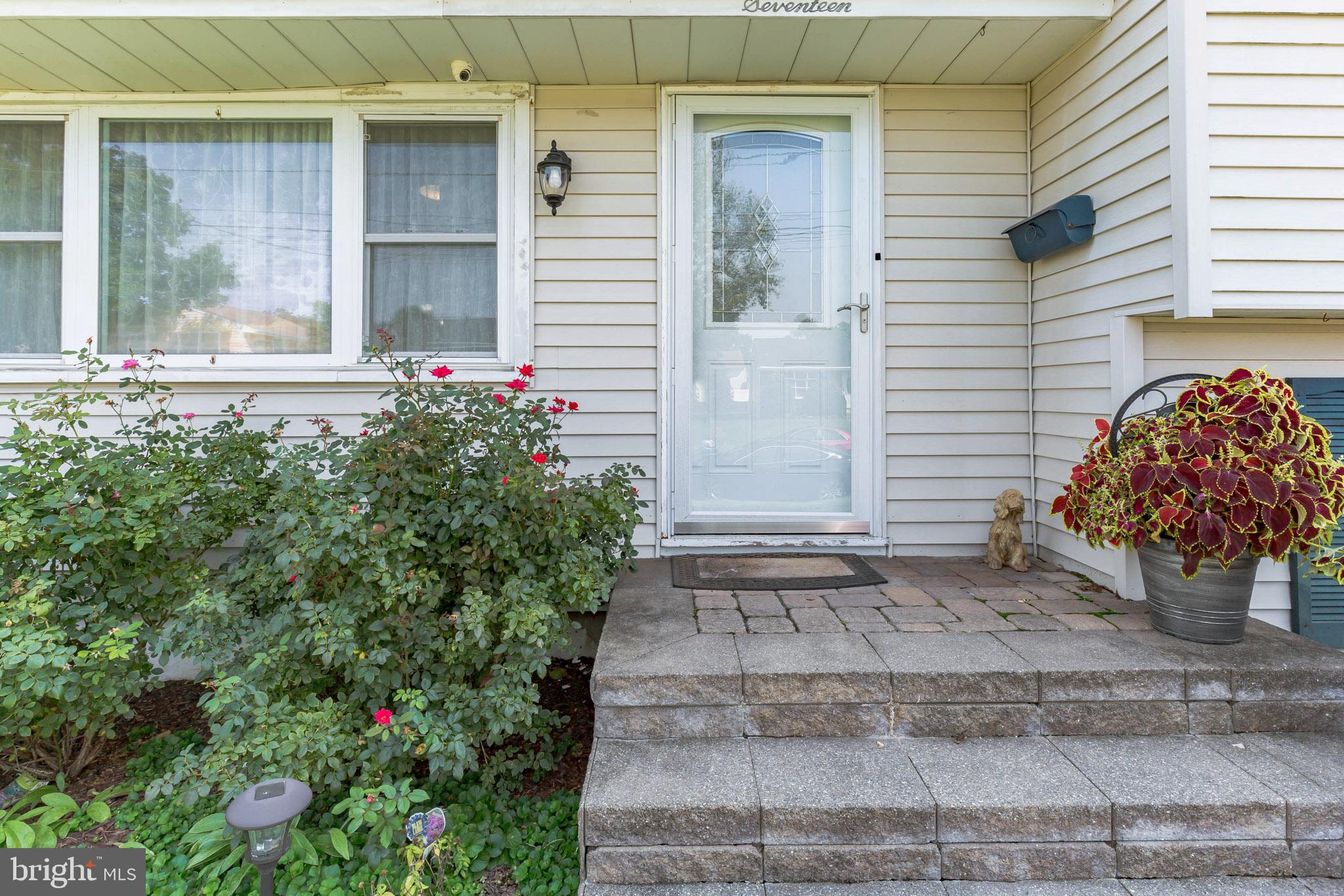 17 Bonnie Rae Drive Hamilton, NJ 08620 - Photo 3 of 29 Gallery Image 3