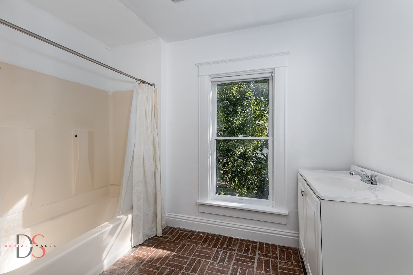 131 East Church Street Utica, IL 61373 - Photo 12 of 26