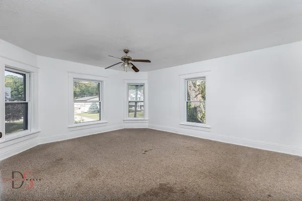 $275,000 | 131 East Church Street, Utica, IL 61373