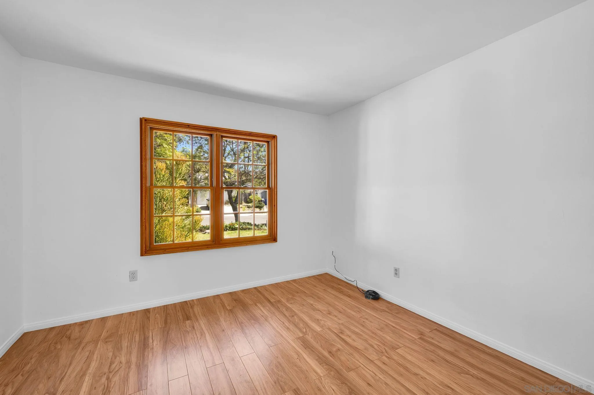 10834 Buggywhip Drive Spring Valley, CA 91978 - Photo 21 of 36 an empty room with a window