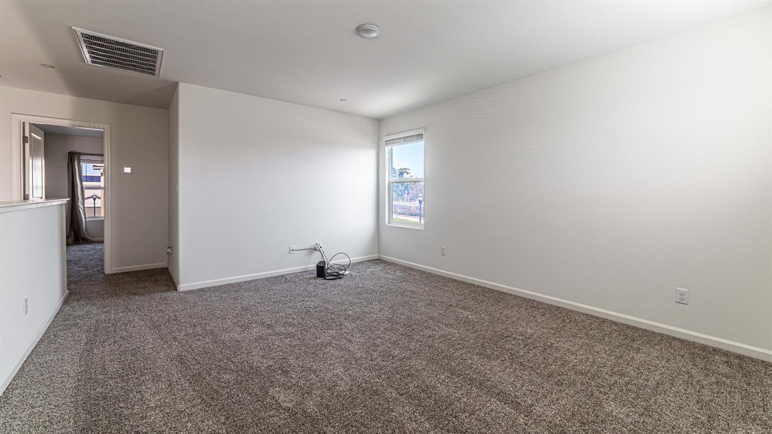 512 Barbara Avenue Sanger, CA 93657 - Photo 20 of 40 an empty room with windows and closet