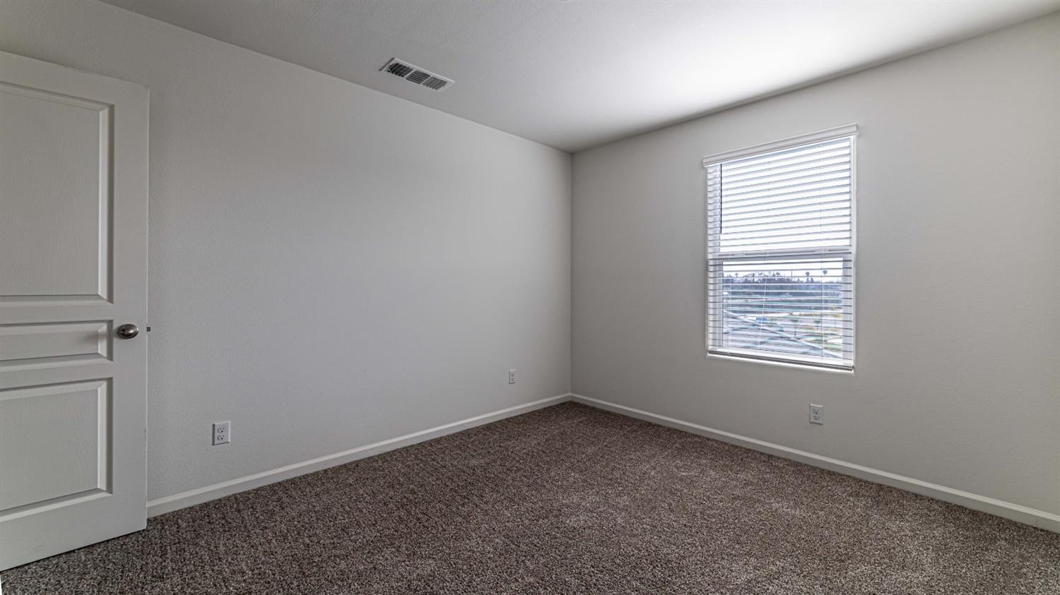 512 Barbara Avenue Sanger, CA 93657 - Photo 30 of 40 an empty room with a window