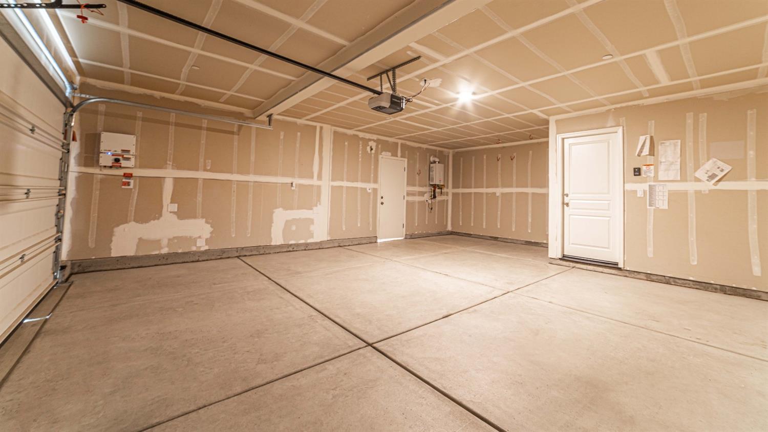 512 Barbara Avenue Sanger, CA 93657 - Photo 40 of 40 a view of a empty room with white walls