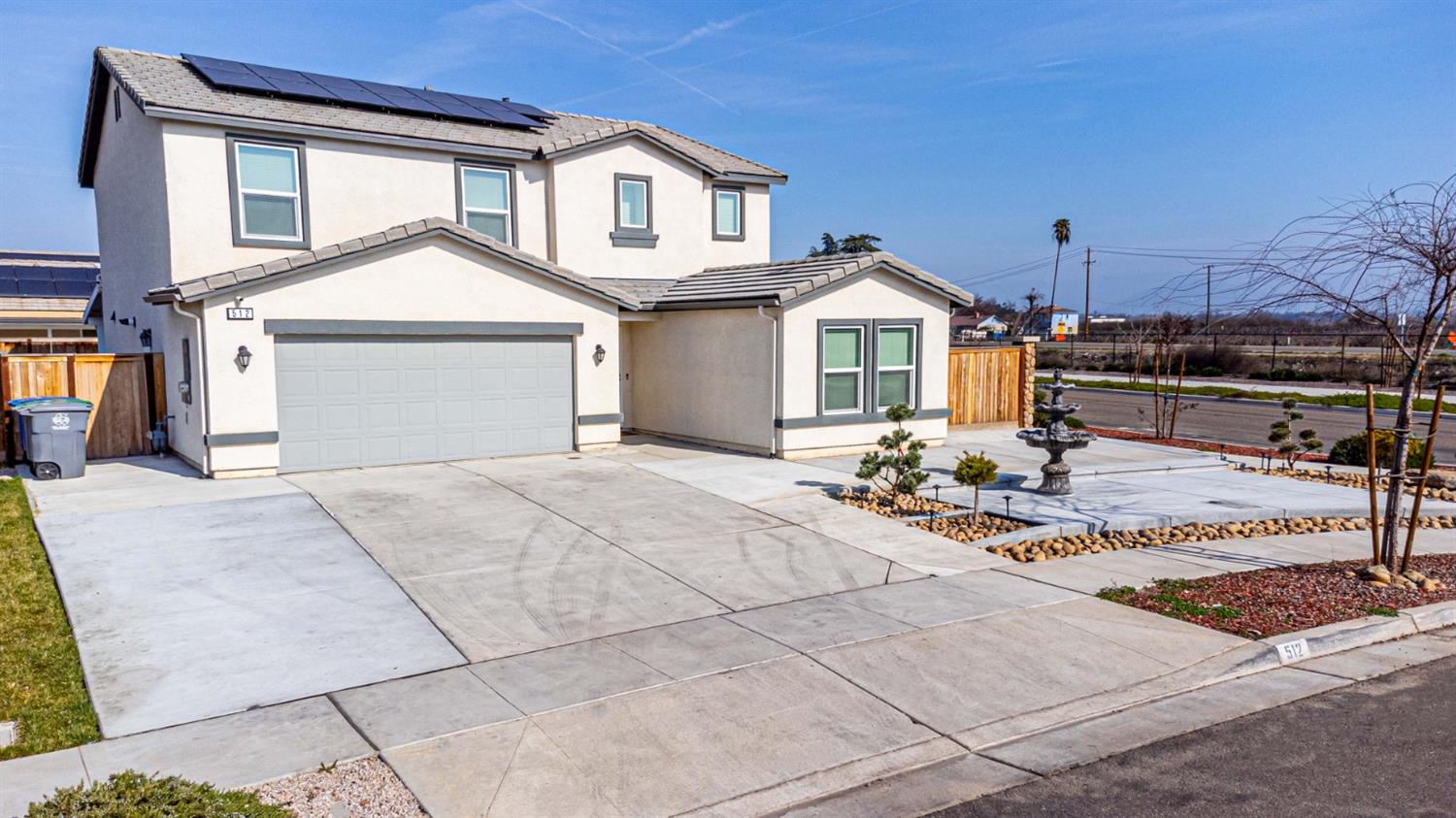 512 Barbara Avenue Sanger, CA 93657 - Photo 4 of 40 a front view of a house with a yard