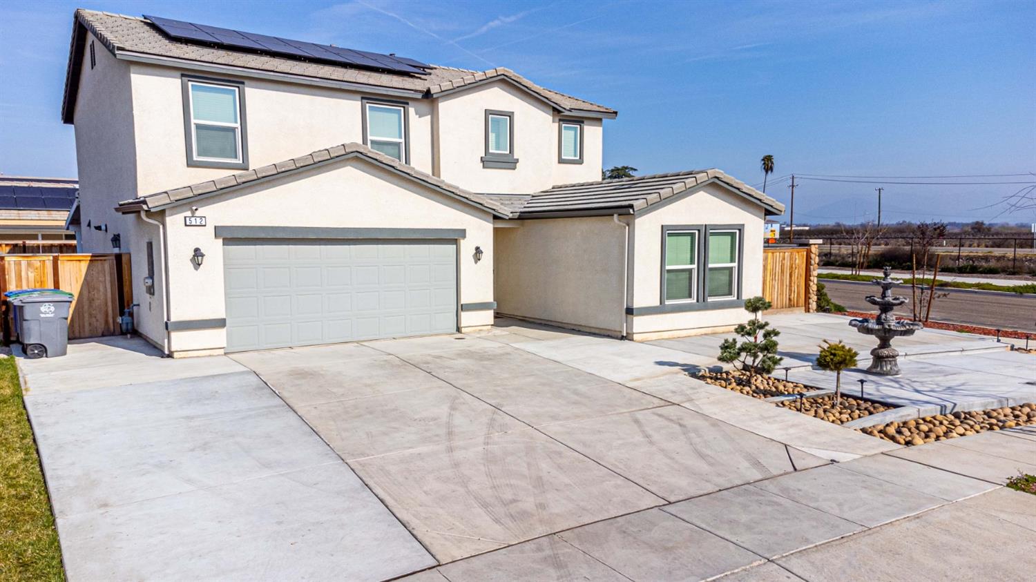 512 Barbara Avenue Sanger, CA 93657 - Photo 5 of 40 a view of a house with a outdoor space