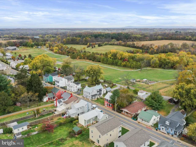 a house view with swimming pool