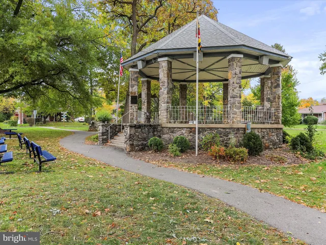 a view of an outdoor space and a yard