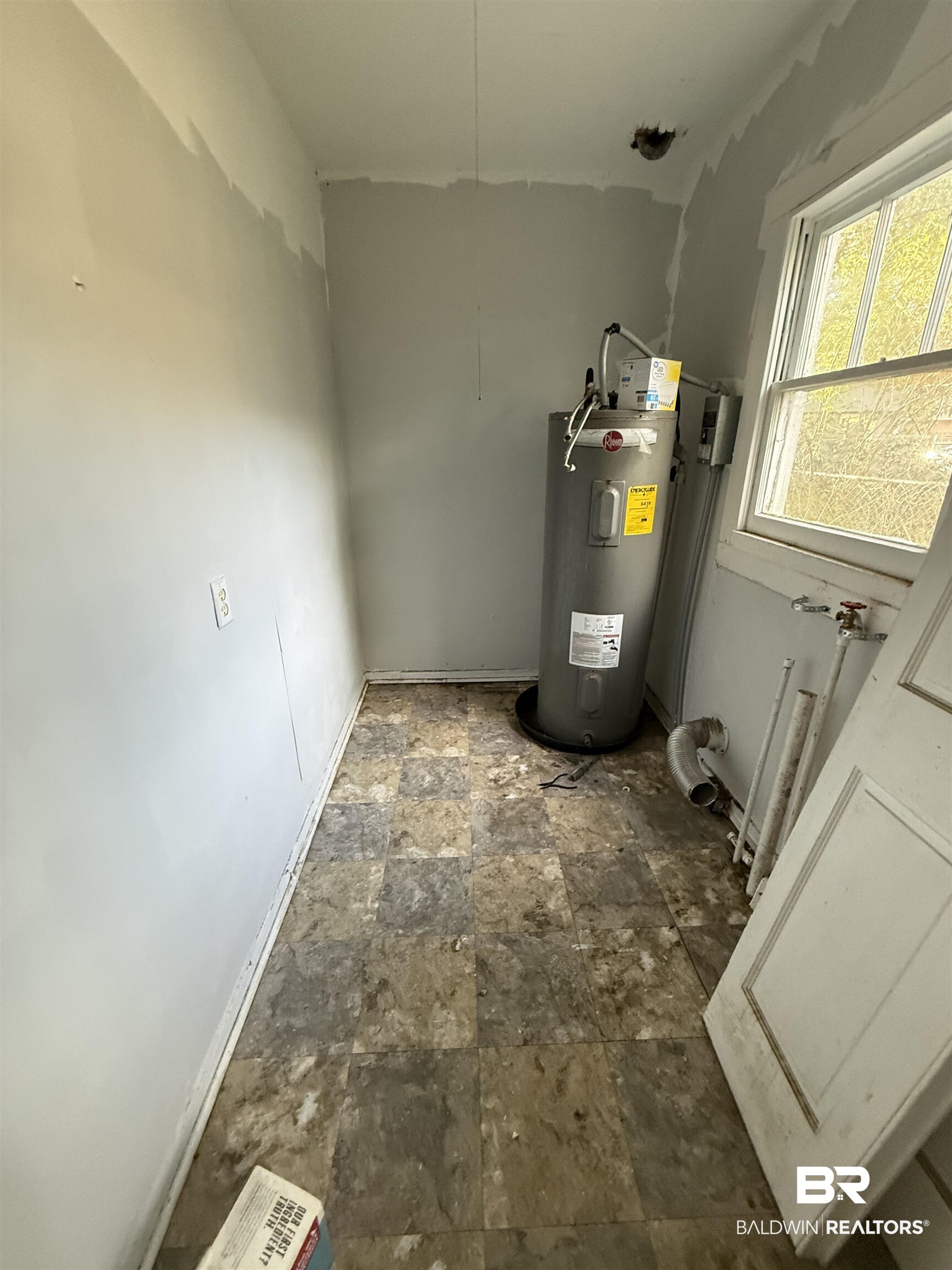 352 South Ann Street Mobile, AL 36604 - Photo 11 of 20 Utilities featuring water heater