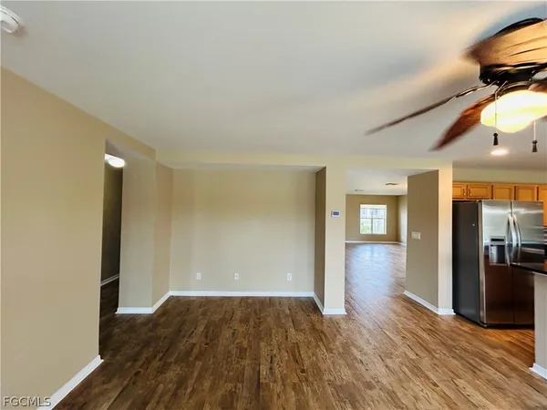 a view of a livingroom with furniture