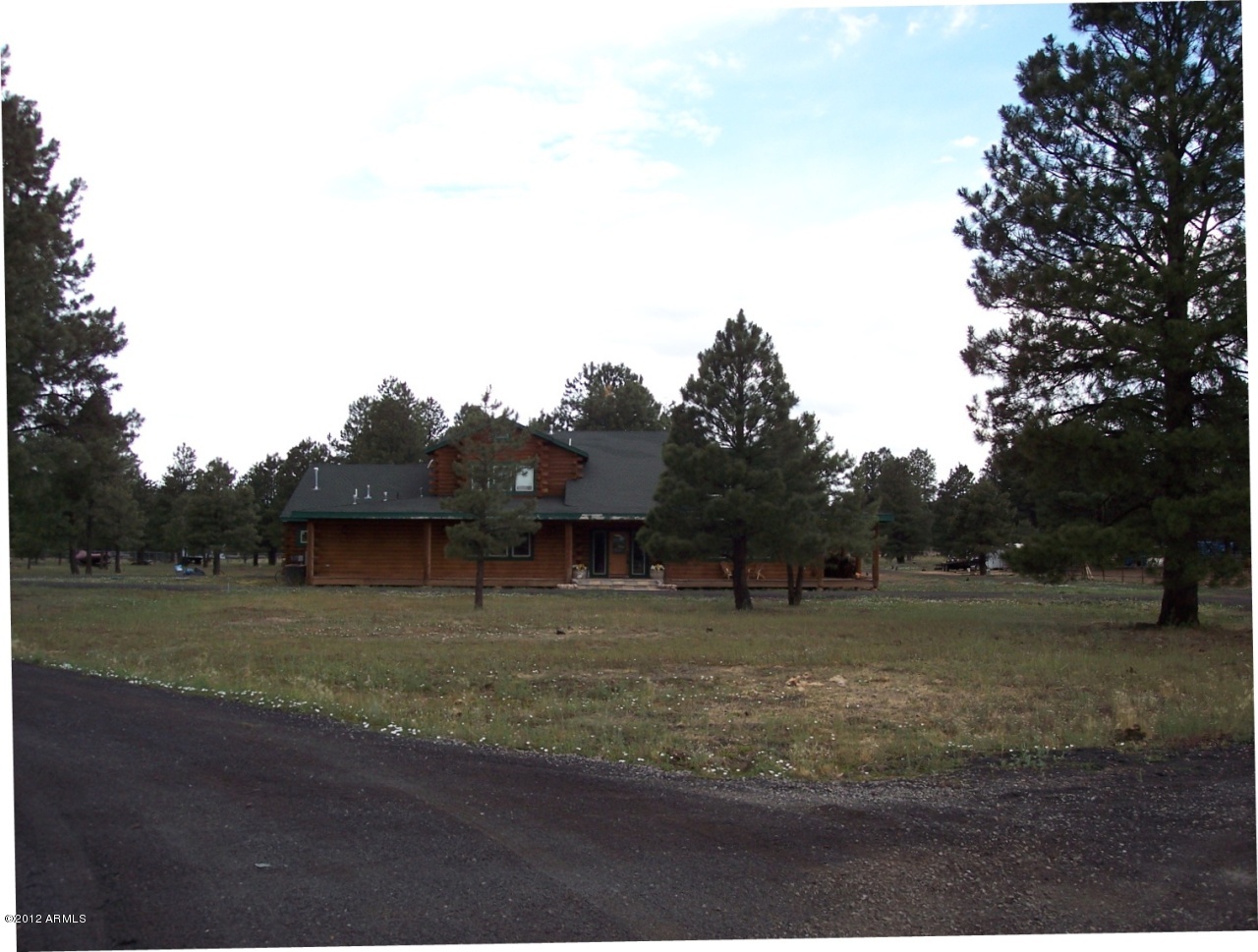 565 Homestead Road Flagstaff, AZ 86005 - Photo 3 of 24 front yard gate